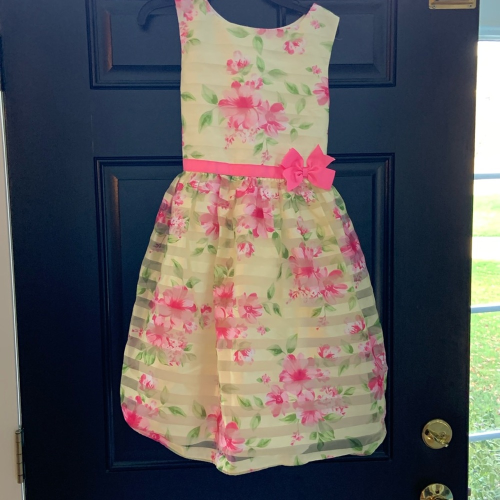 Jona Michelle girl dress size 12, fullly lined, buttons tie in back
